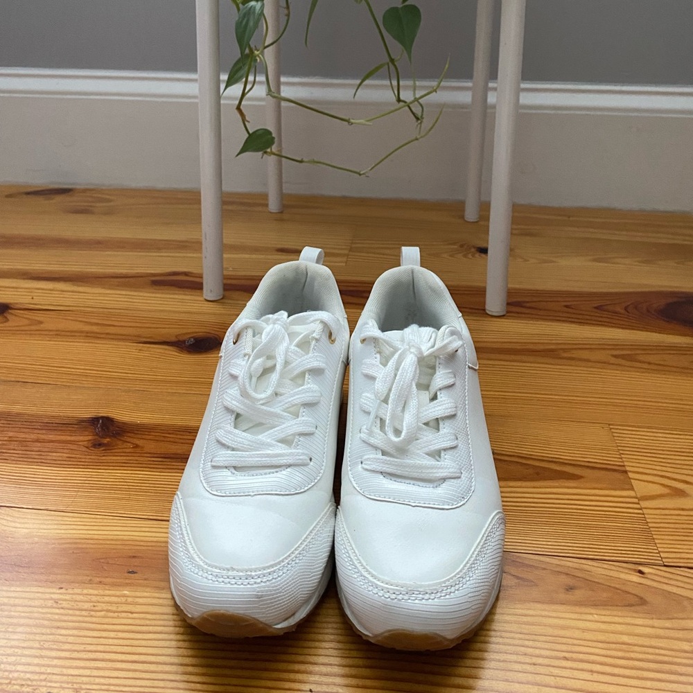 Lovely white sneakers